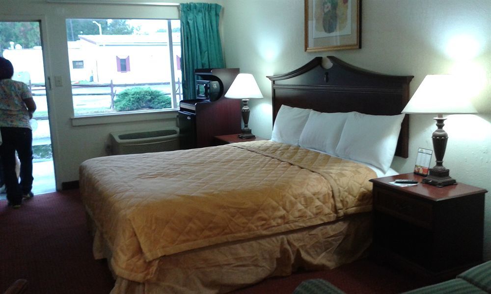 Key West Inn - Newport News Ngoại thất bức ảnh
