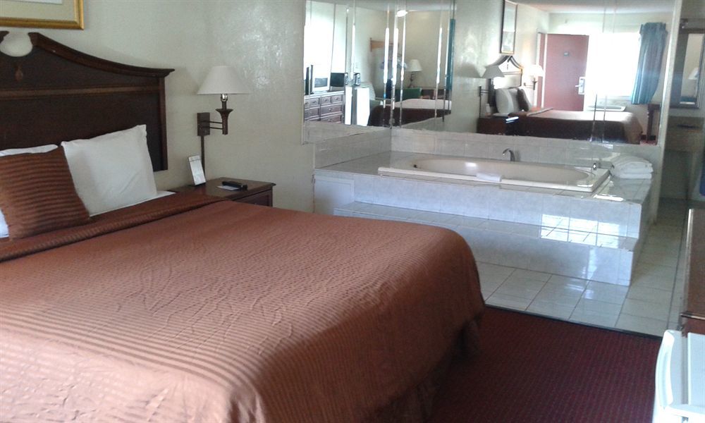 Key West Inn - Newport News Ngoại thất bức ảnh