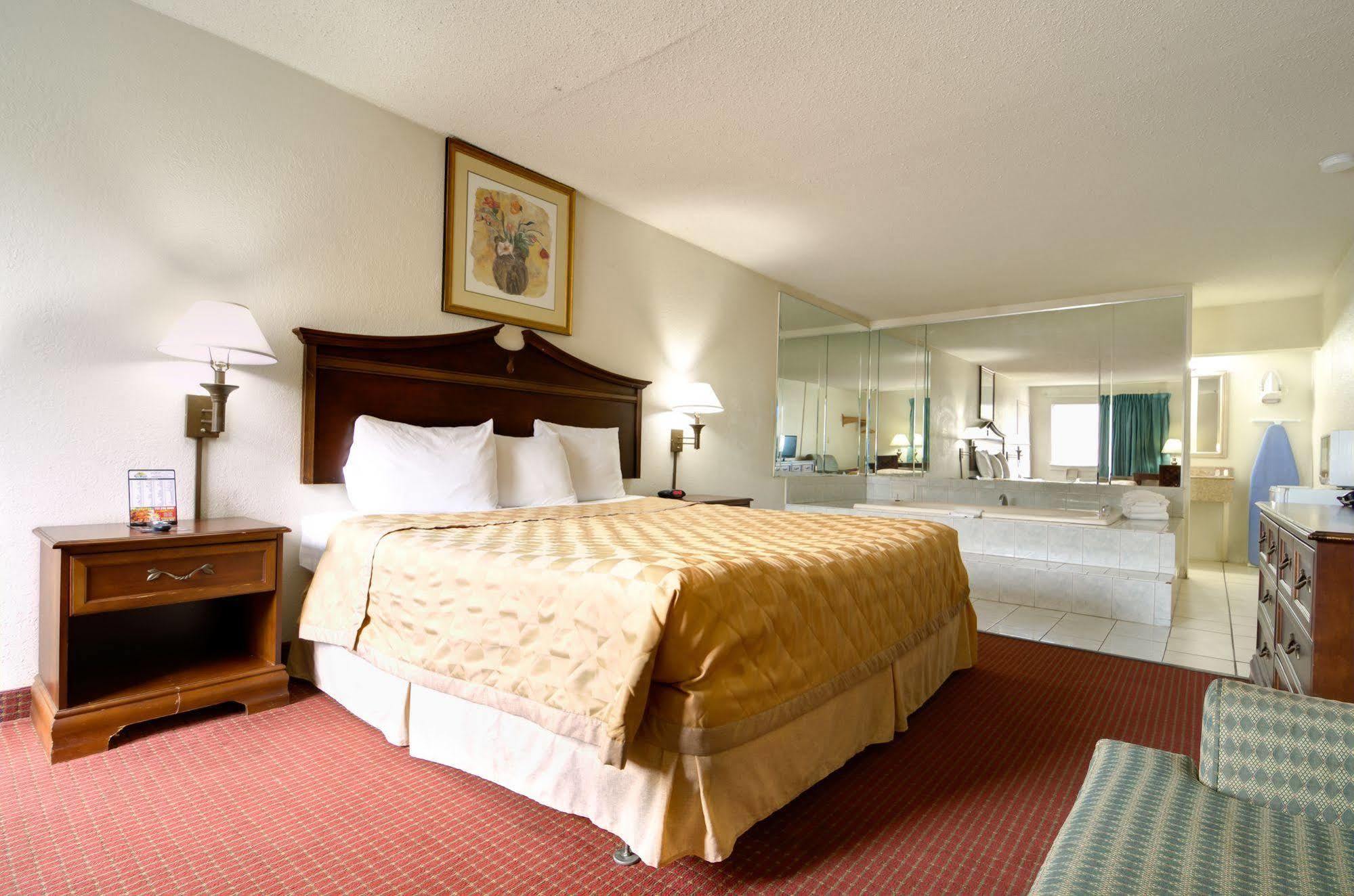 Key West Inn - Newport News Ngoại thất bức ảnh