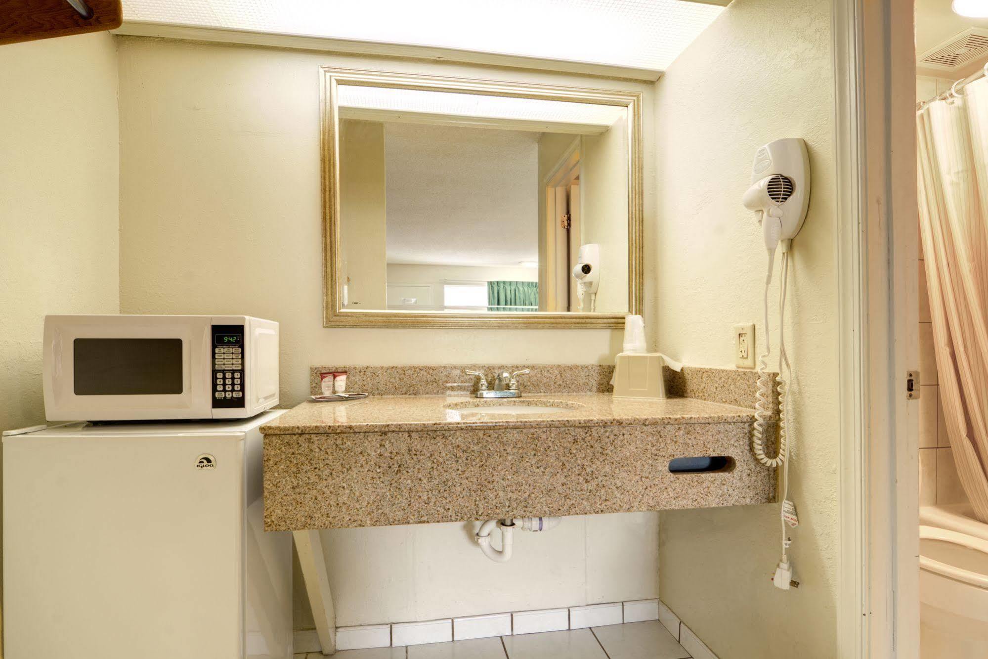 Key West Inn - Newport News Ngoại thất bức ảnh